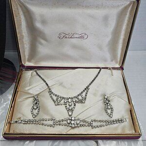 FASHIONETTE NECKLACE, EARRING (CLIP-ON), BRACELET SET, SILVER TONED